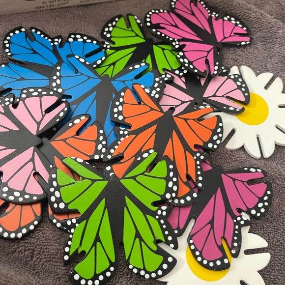 Hearthsong Connectagons Wood Butterflies and Flowers 59 Pieces - Picture 2 of 3